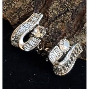 Vtg Trifari Round Rectangle Rhinestone Cluster Clip On Earrings Silver Tone Back